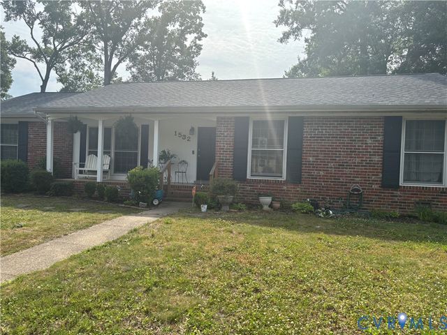1532 Warminster Dr, Midlothian, VA 23113