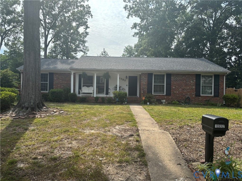 1532 Warminster Dr, Midlothian, VA 23113
