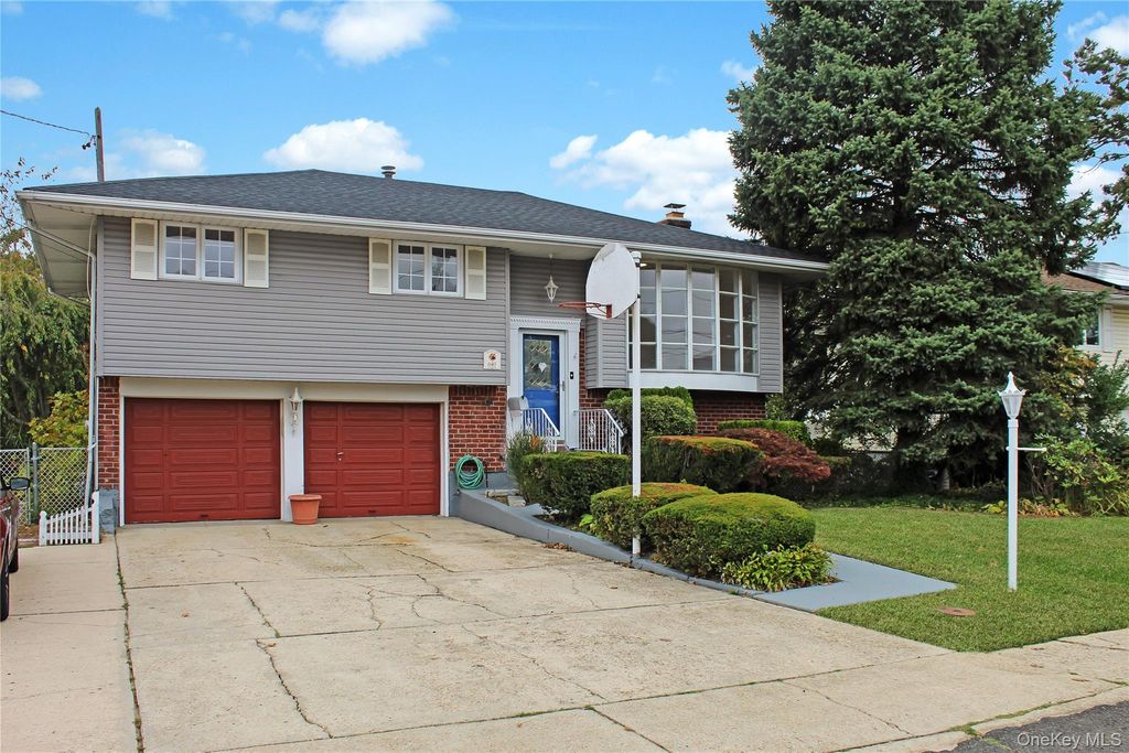 640 Carlls Path, Deer Park, NY 11729