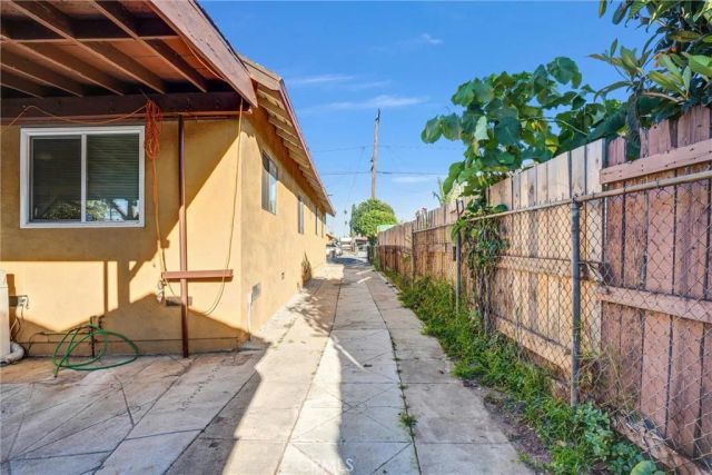 313 N Hicks, Los Angeles, CA 90063