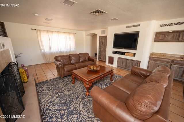 1629 W Meadow Hills Drive, Nogales, AZ 85621