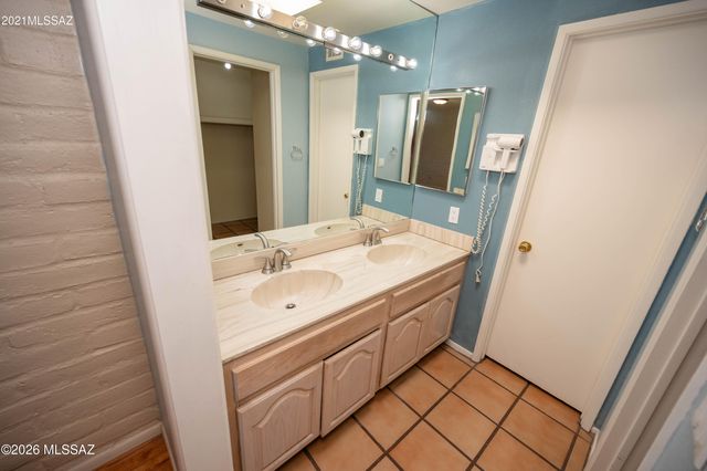 1629 W Meadow Hills Drive, Nogales, AZ 85621