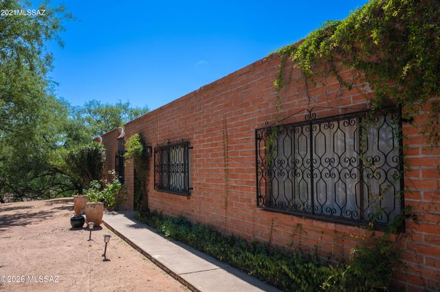 1629 W Meadow Hills Drive, Nogales, AZ 85621