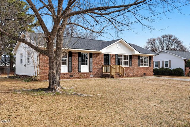 1120 W Pope Street, Benson, NC 27504