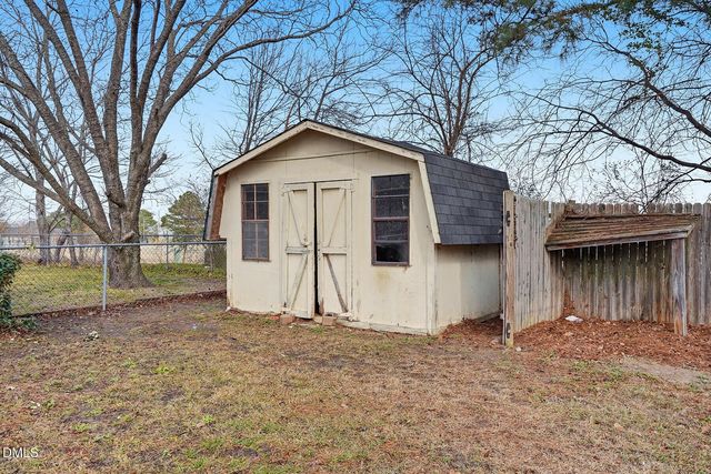 1120 W Pope Street, Benson, NC 27504