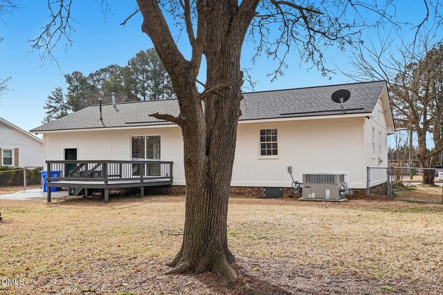 1120 W Pope Street, Benson, NC 27504