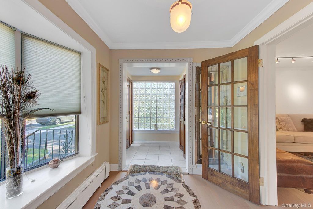 258 Rider Avenue, Malverne, NY 11565 — photo 4