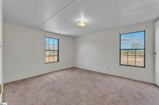 3079 Lakeview Drive, Laurens, SC 29360