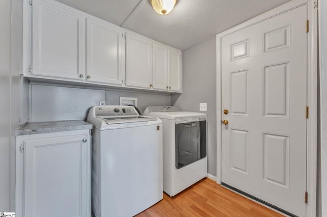 3079 Lakeview Drive, Laurens, SC 29360