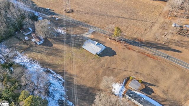 3079 Lakeview Drive, Laurens, SC 29360