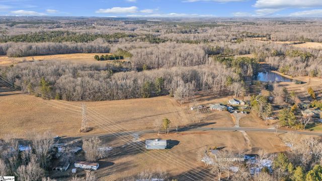 3079 Lakeview Drive, Laurens, SC 29360