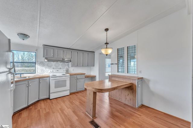 3079 Lakeview Drive, Laurens, SC 29360