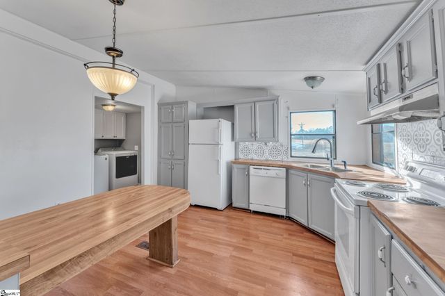 3079 Lakeview Drive, Laurens, SC 29360