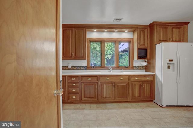 212 E WALNUT STREET, Shiremanstown, PA 17011