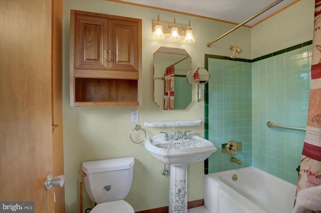212 E WALNUT STREET, Shiremanstown, PA 17011