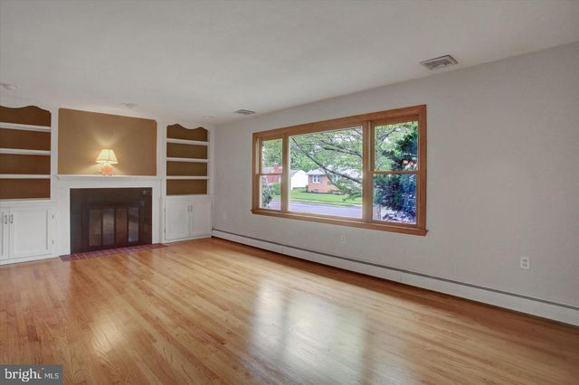 212 E WALNUT STREET, Shiremanstown, PA 17011