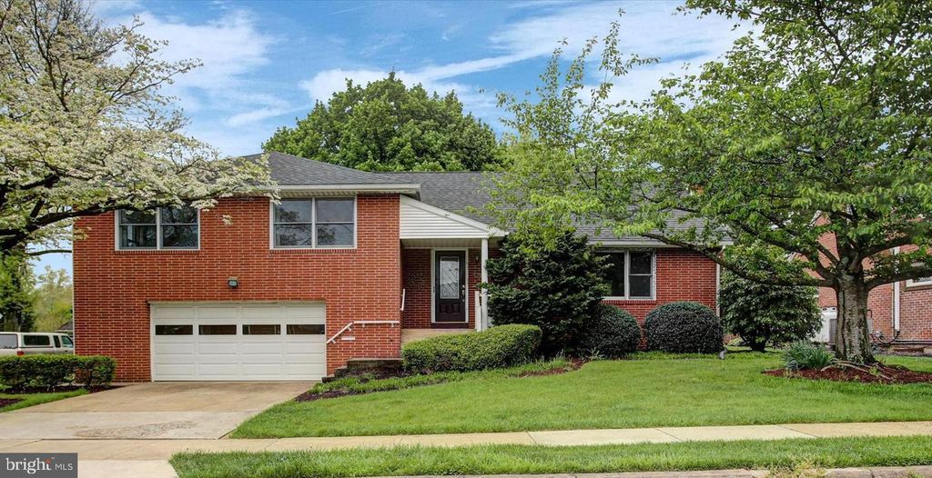 212 E WALNUT STREET, Shiremanstown, PA 17011