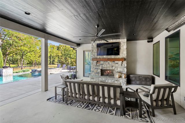 7316 E College Street, Broken Arrow, OK 74014