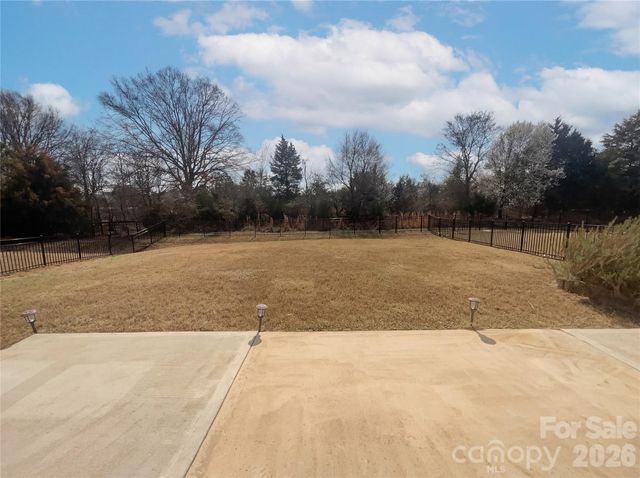 16027 Harbor Hill Drive, Charlotte, NC 28273