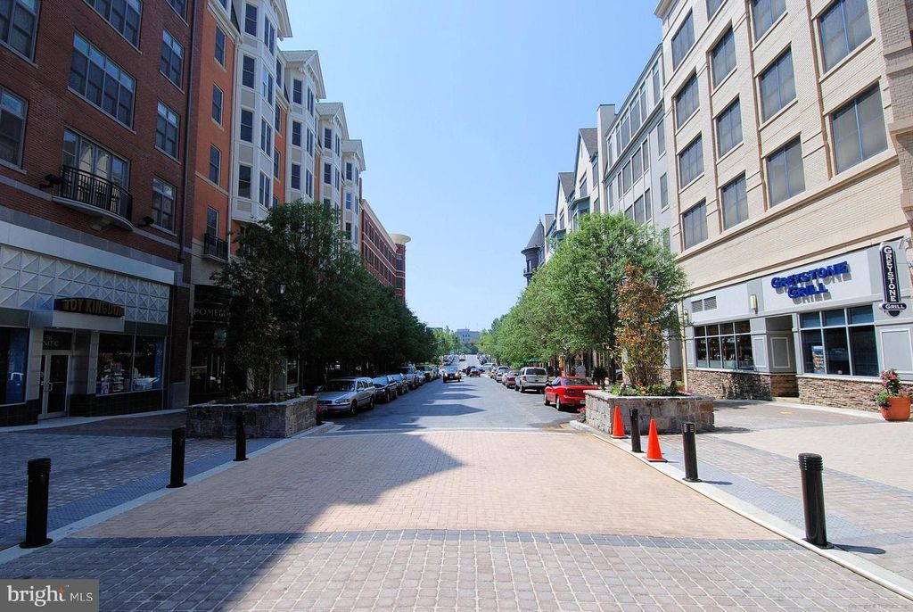 1015 CRESTFIELD DR, Rockville, MD 20850