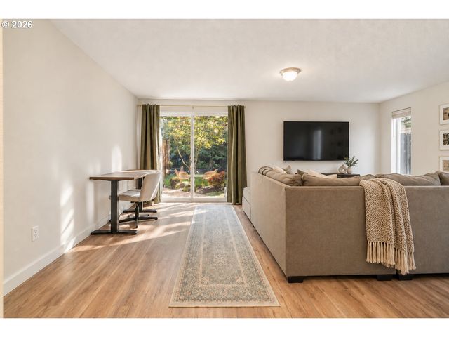 15821 Sw SUNDEW Dr, Portland, OR 97223