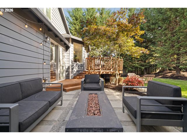 15821 Sw SUNDEW Dr, Portland, OR 97223