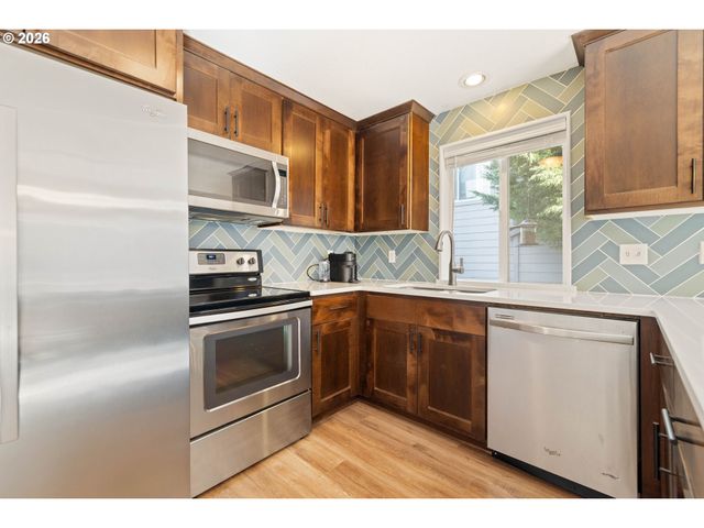 15821 Sw SUNDEW Dr, Portland, OR 97223