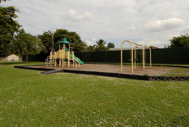 971 SW 83rd Avenue, North Lauderdale, FL 33068