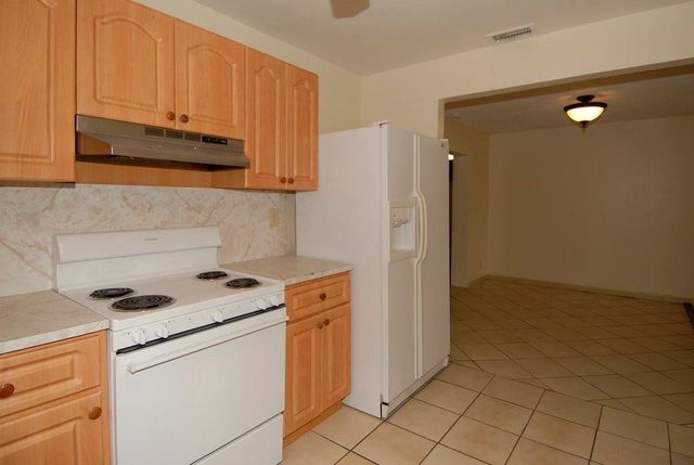 971 SW 83rd Avenue, North Lauderdale, FL 33068