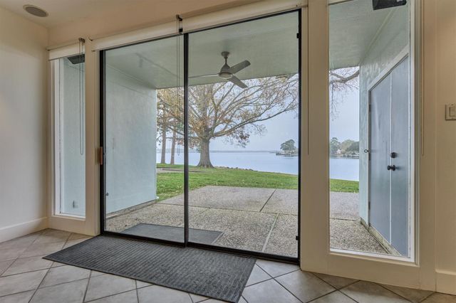 1427 Bowsprit Point, Willis, TX 77318