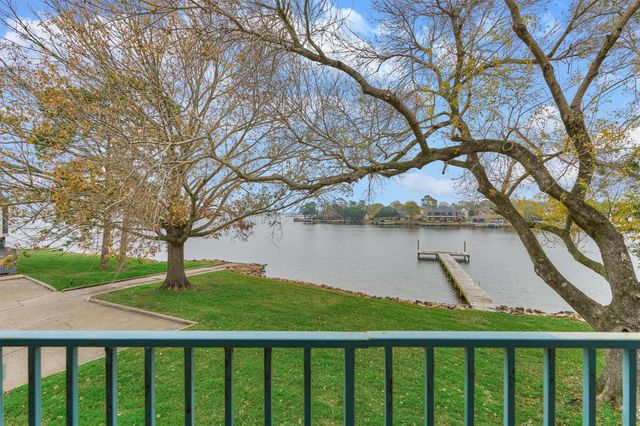 1427 Bowsprit Point, Willis, TX 77318