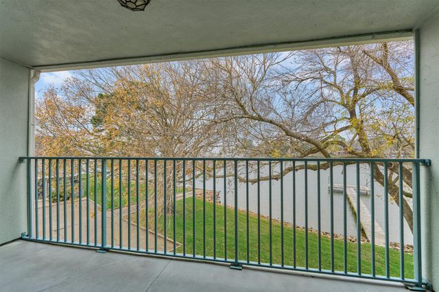 1427 Bowsprit Point, Willis, TX 77318