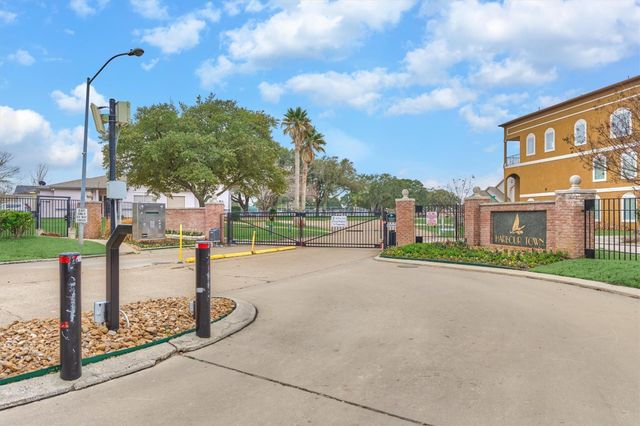 1427 Bowsprit Point, Willis, TX 77318