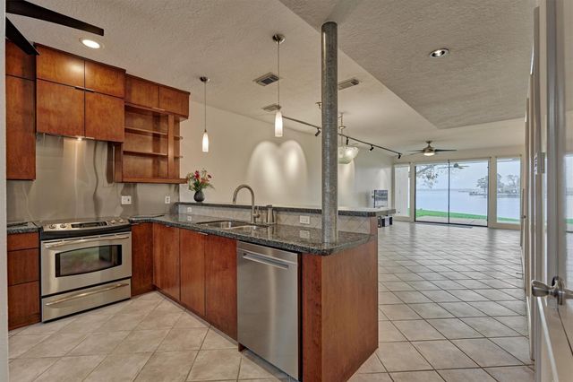 1427 Bowsprit Point, Willis, TX 77318