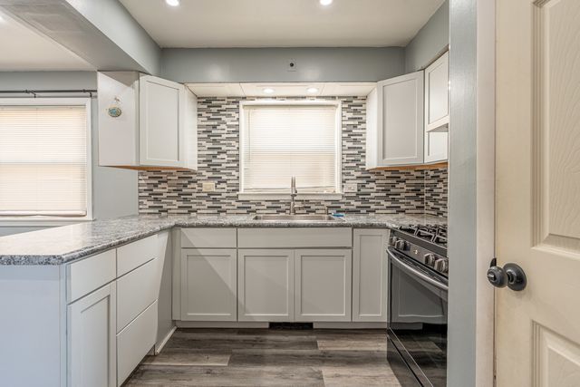 3307 E 136th Street, Chicago, IL 60633