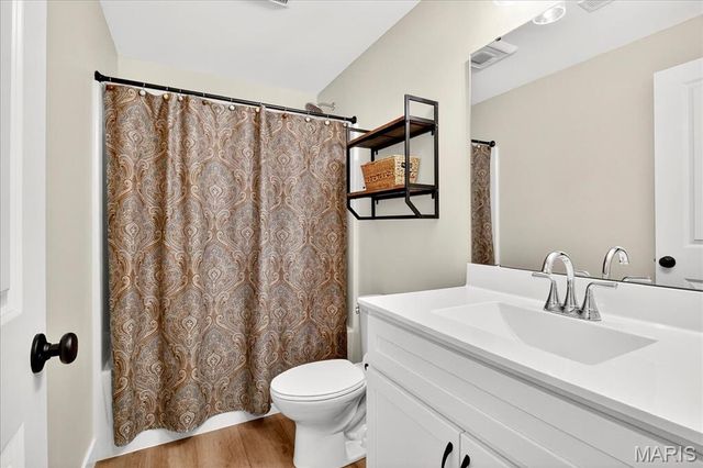 820 Applewood Creek Drive, Fairview Heights, IL 62208