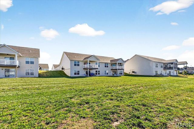 820 Applewood Creek Drive, Fairview Heights, IL 62208