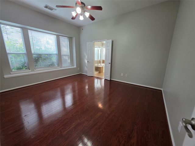 5221 Cottonwood Creek Lane, League City, TX 77573