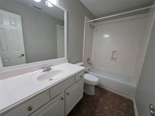 5221 Cottonwood Creek Lane, League City, TX 77573