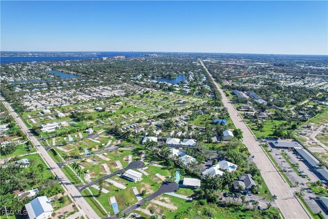 123 Ash LN, Fort Myers, FL 33908