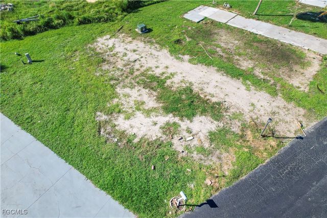 123 Ash LN, Fort Myers, FL 33908