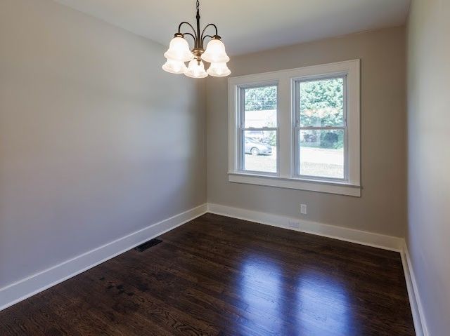 1716 Hillview Dr, Columbia, TN 38401