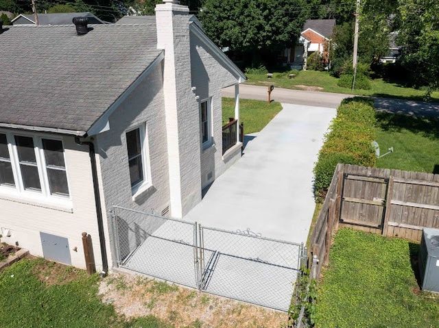 1716 Hillview Dr, Columbia, TN 38401