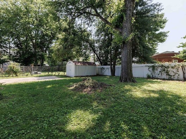 1716 Hillview Dr, Columbia, TN 38401
