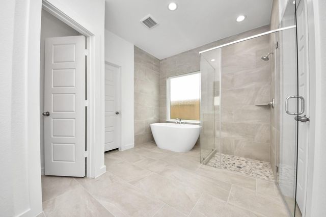 2114 Della Lakes Court, Fresno, TX 77545