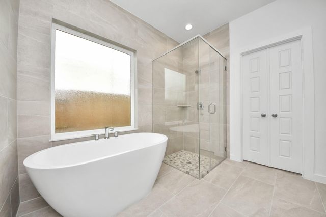 2114 Della Lakes Court, Fresno, TX 77545
