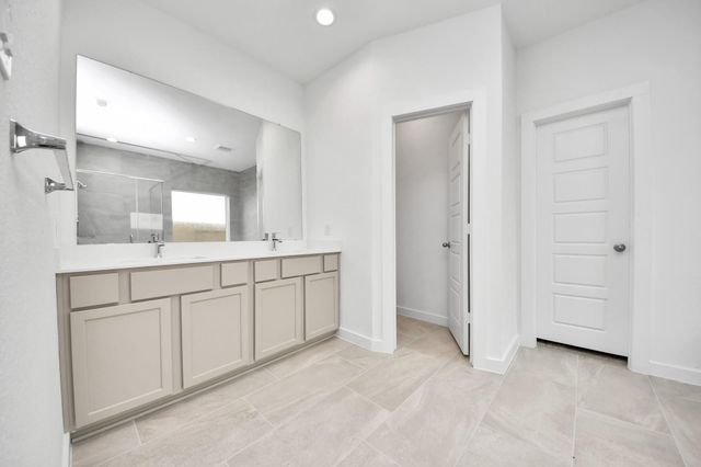 2114 Della Lakes Court, Fresno, TX 77545
