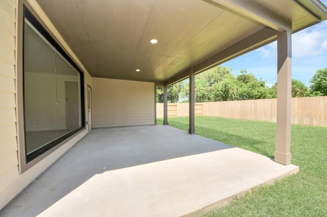 2114 Della Lakes Court, Fresno, TX 77545
