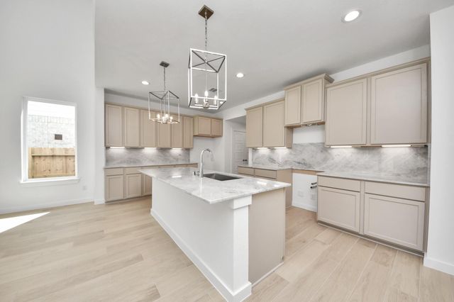 2114 Della Lakes Court, Fresno, TX 77545