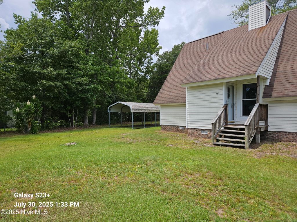 650 Queens Creek Road, Hubert, NC 28539